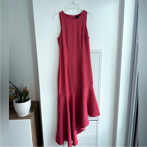 Elegant Red Sleeveless Dress - Picture 1 of 5